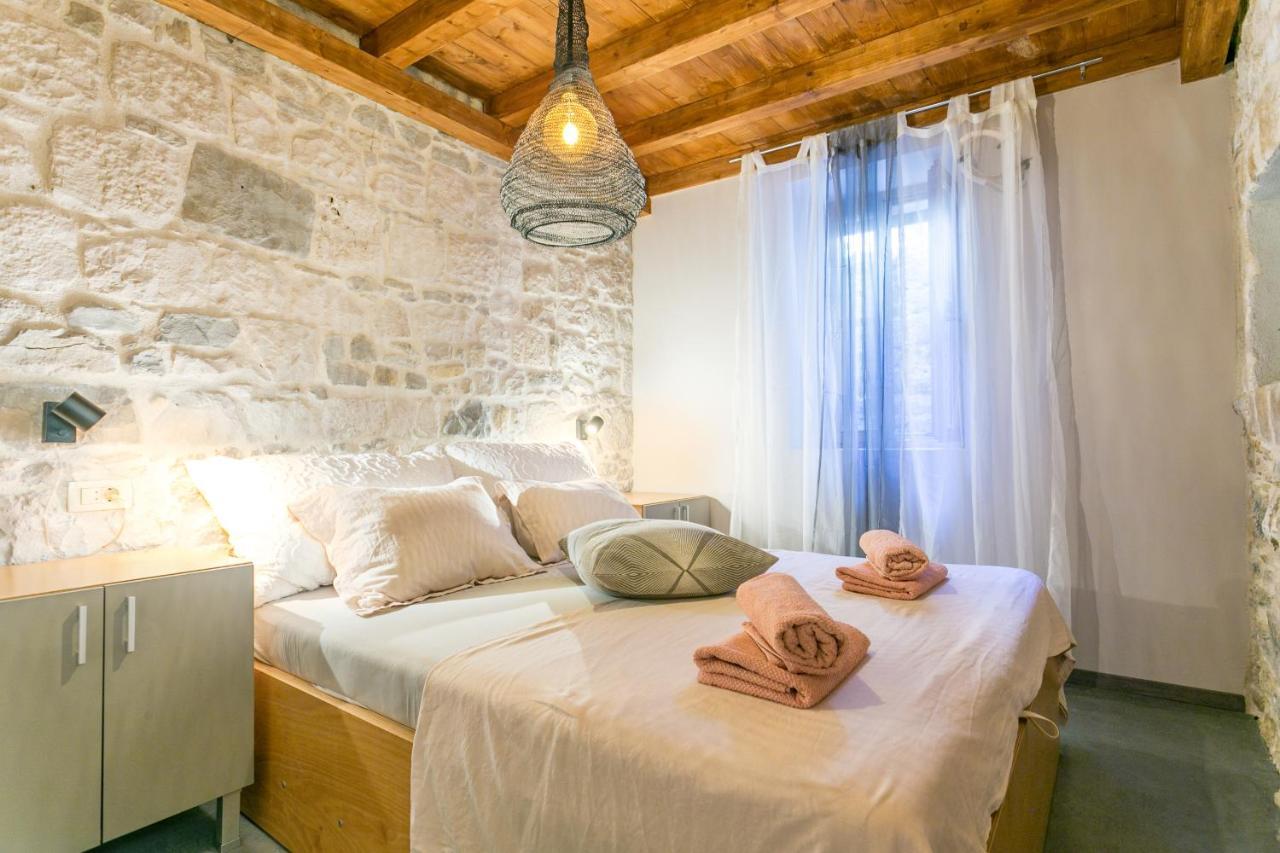 Apartment By The Sea Kastel Stari, - 21199 *