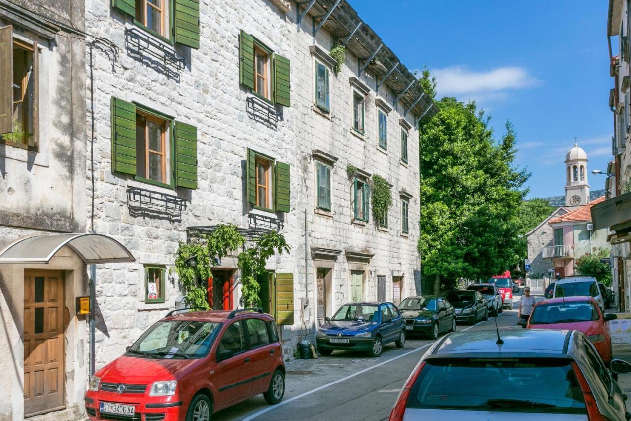 Apartment By The Sea Kastel Stari, - 21199 *