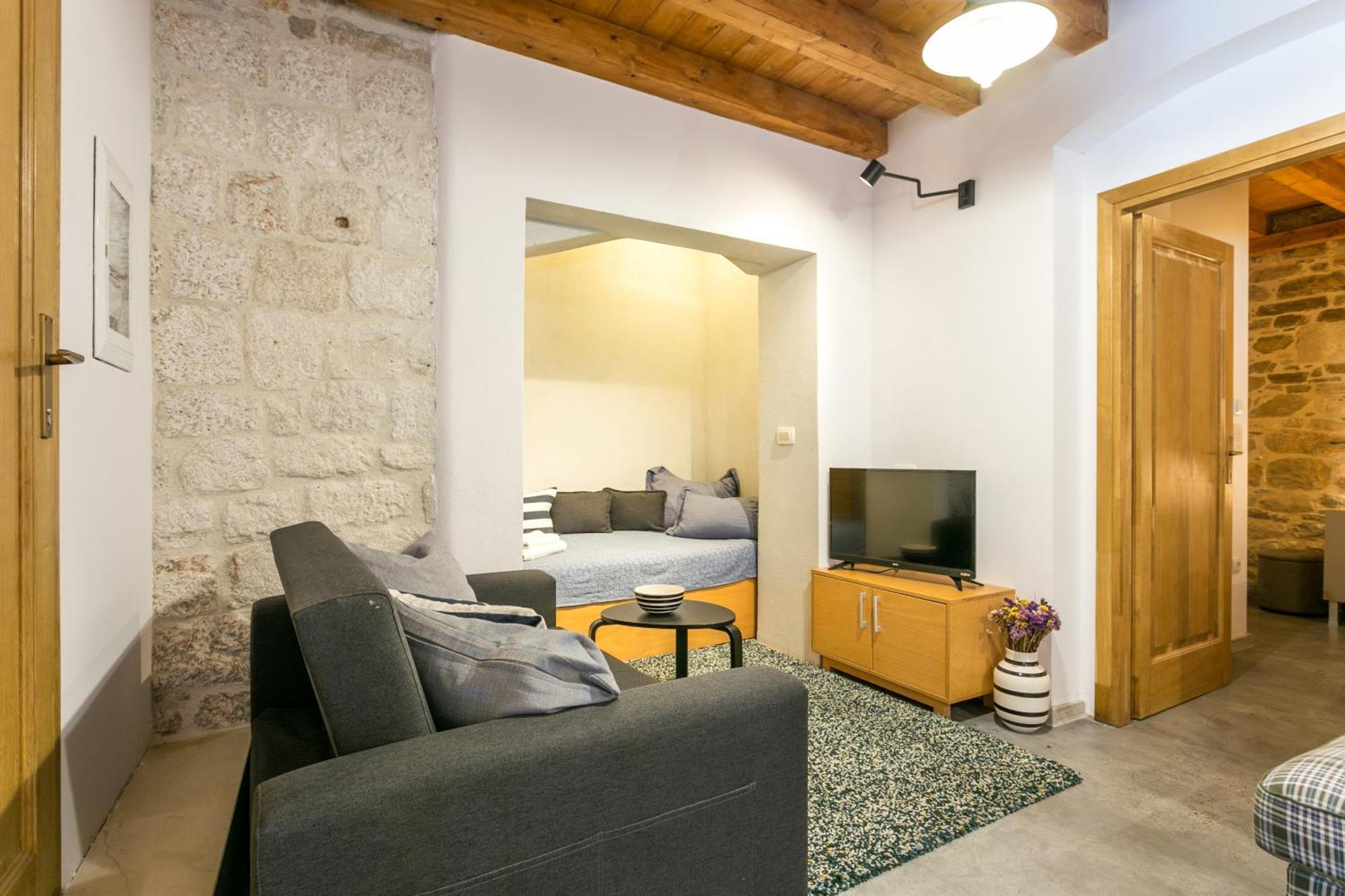 Apartment By The Sea Kastel Stari, - 21199 *